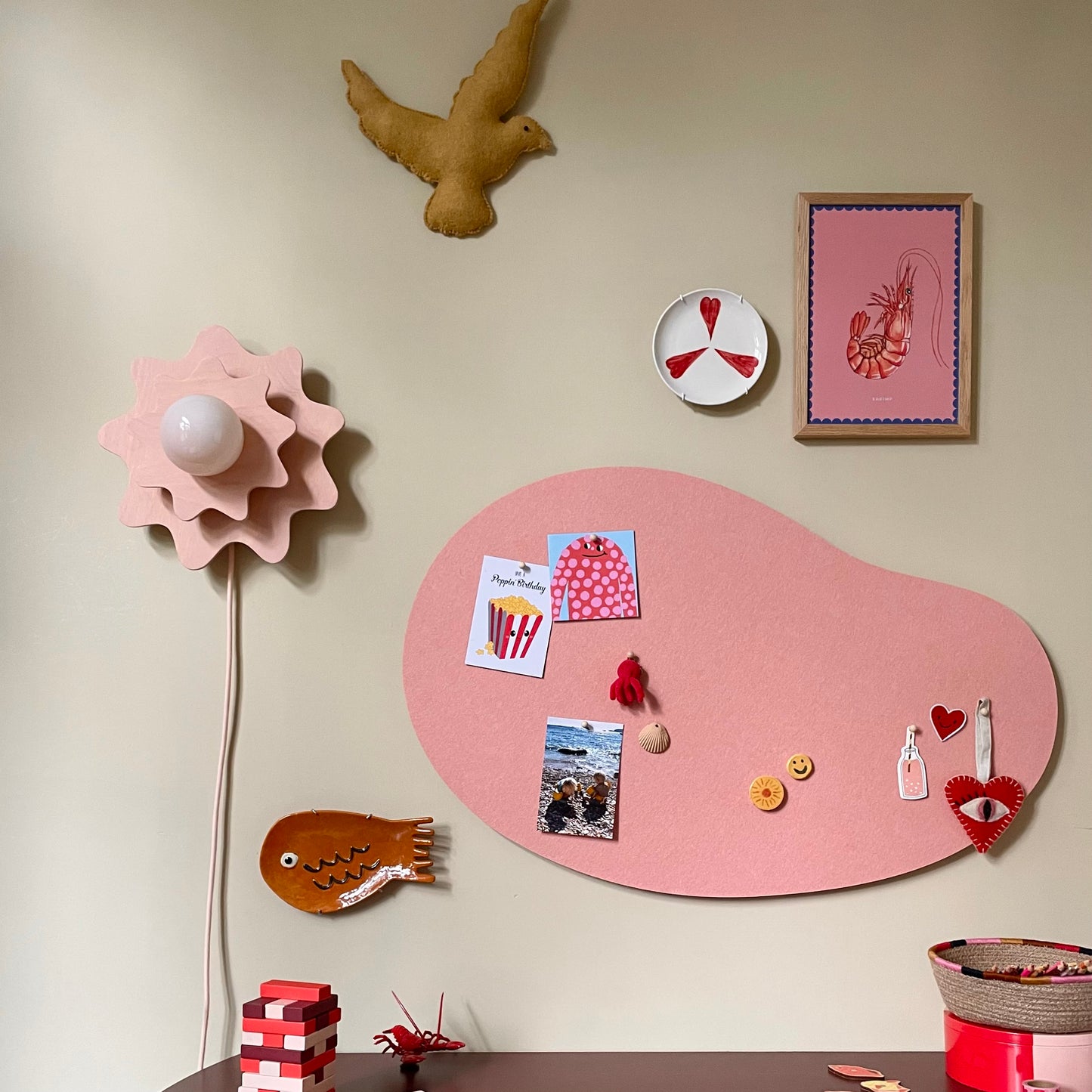 Pebble pinboard