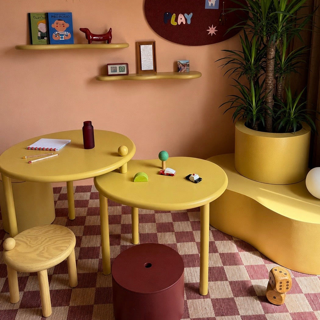 Isle desk