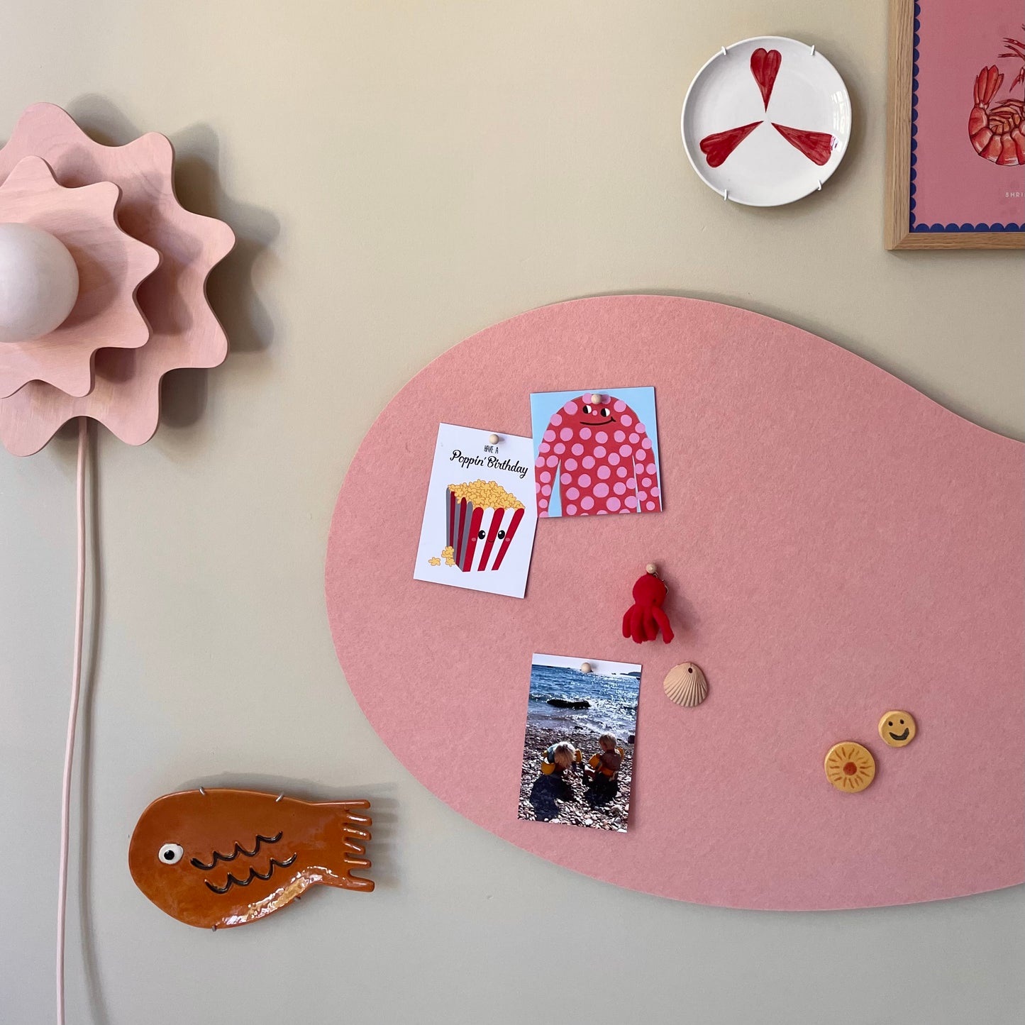 Pebble pinboard