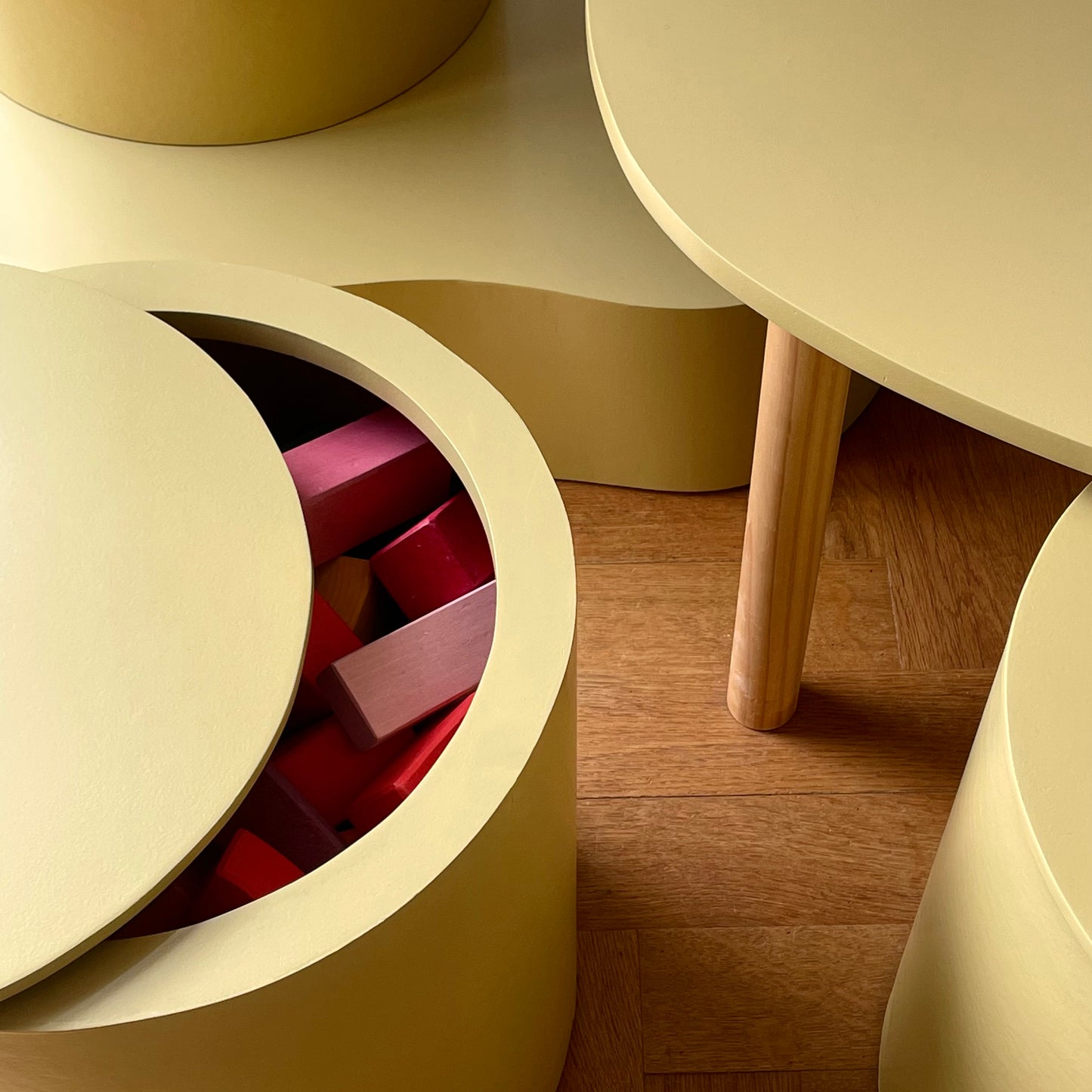 Waves desk