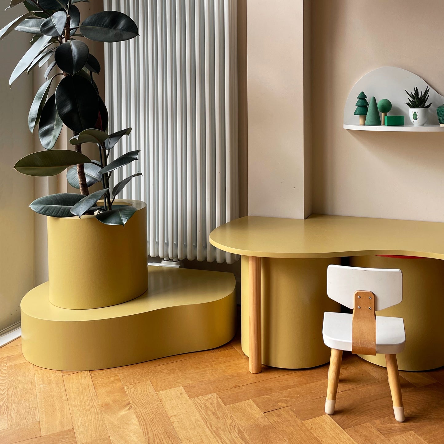 Waves platform & planter