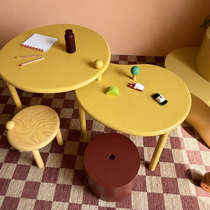 Isle desk
