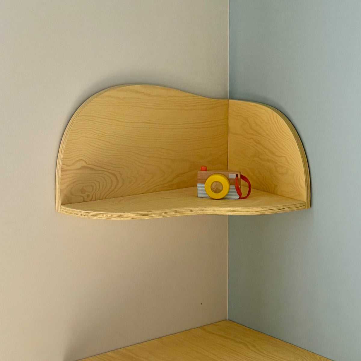 Pebble shelf