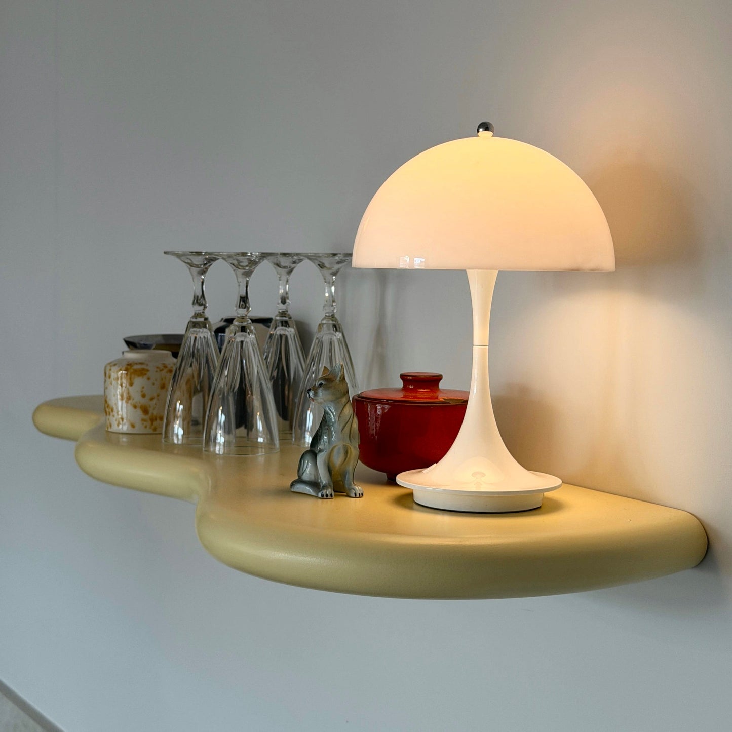 Float shelf